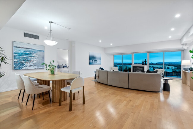 Photo - 13600 MARINA POINTE Dr Condo Unit 905