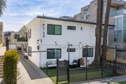 Primary Photo - 748 N Hudson Ave
