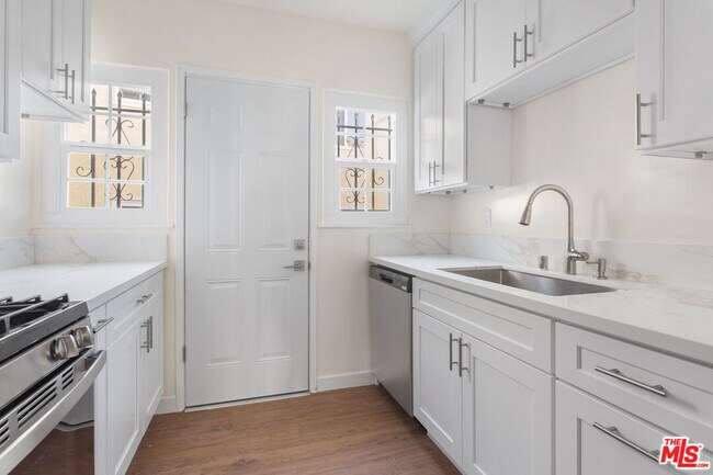 Photo - 1154 Cochran Ave