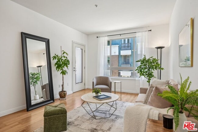 Building Photo - 100 S Alameda St Unit 234