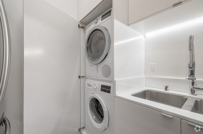 1BR, 1BA - 657SF - URBANLUX HOLLYWOOD PREMIUM