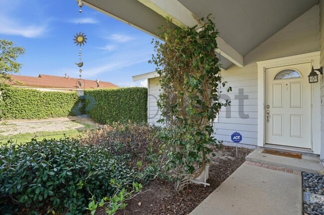 Photo - 2134 Latham St