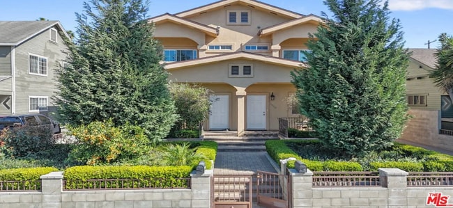 Building Photo - 2020 Hillcrest Dr