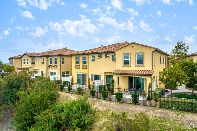 Casa Lago Eastlake - Casa Lago Eastlake Apartments
