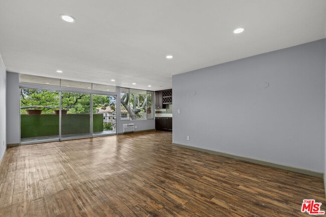 Building Photo - 1200 Flores St Unit 202 Rental