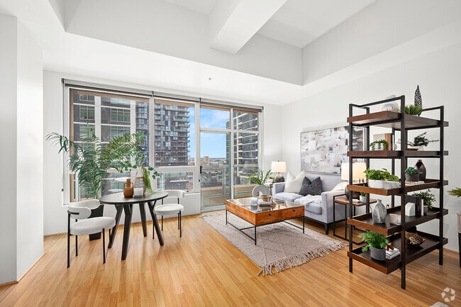 Building Photo - 350 W Ash St Rental