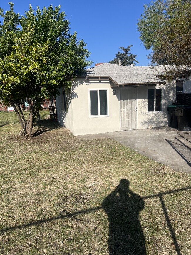 Photo - 907 W 27th St Unit B