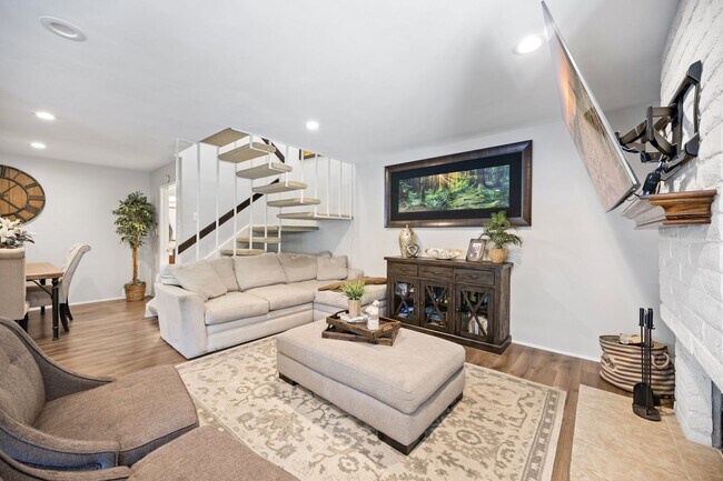 3 bed 2 bath move-in ready unit. - 3 bed 2 bath move-in ready unit. House