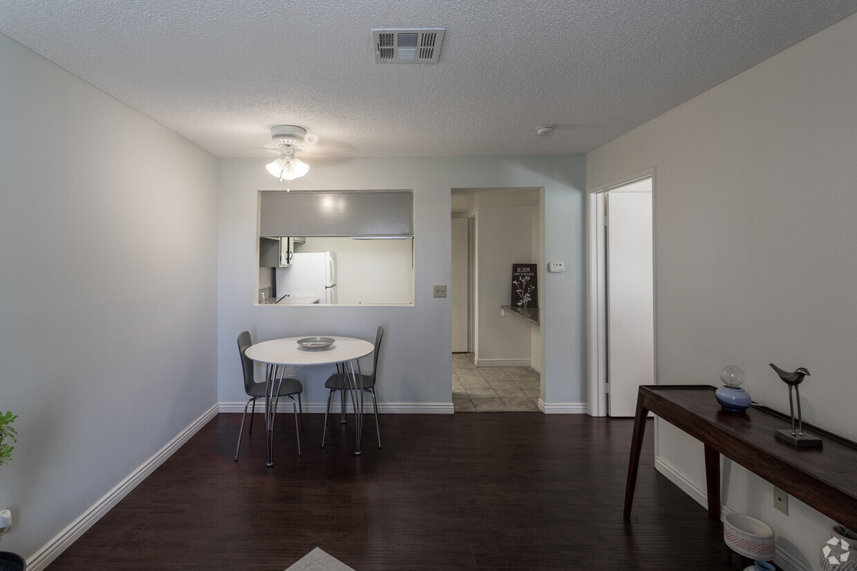 3D Tour - Country Hills Apartments