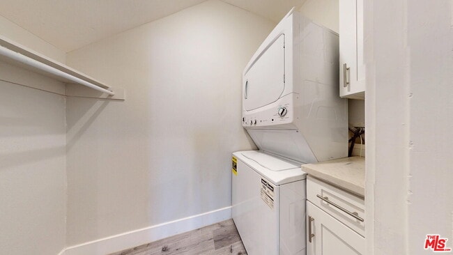 Photo - 7051 1/2 White Oak Ave