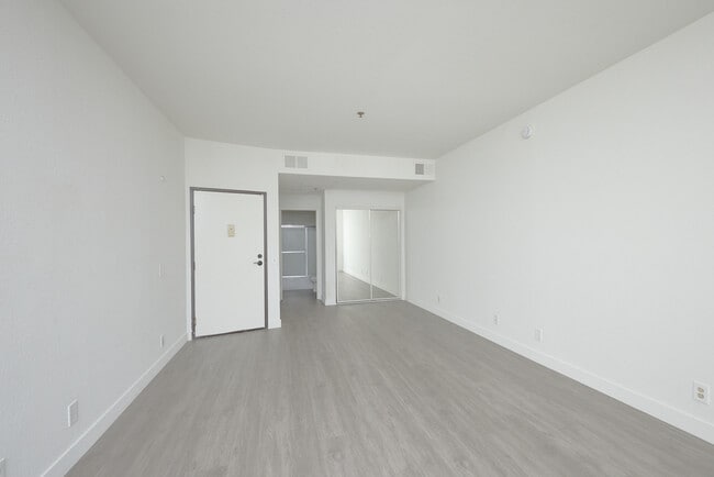 Photo - 1335 N La Brea Ave