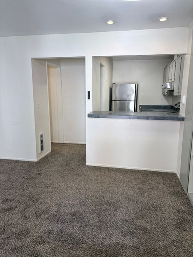 Photo - 3266 Ashford St