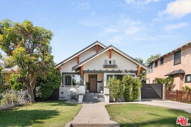 Building Photo - 1231 W 49th St