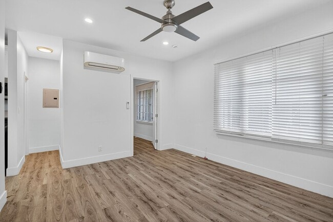 Photo - 405 W 3rd St Apartment Unit E