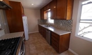 Kitchen (Interior) - 327 E Collins Ave