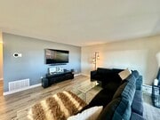 Photo - 3 Bedroom Townhome near USD!! Parking + La...