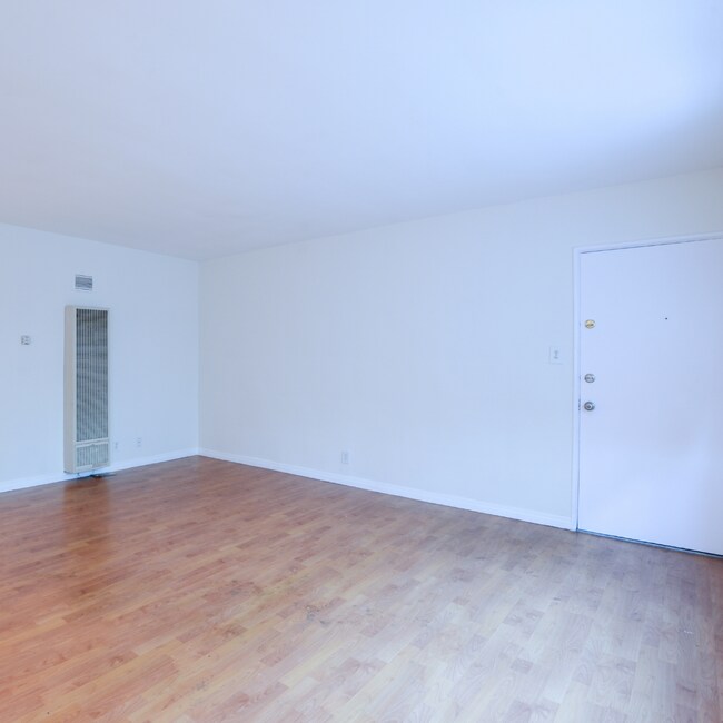 Photo - Convenient Downstairs 2-Bedroom Unit in Sun Valley! Unit 2