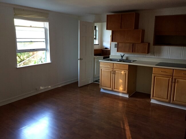 Building Photo - 2085 Ivar Ave Unit 2085