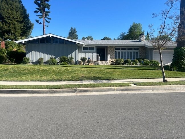 Photo - Beautiful One Level, 3 Bedroom, 3 Bathroom Tarzana Pool Home for Lease!