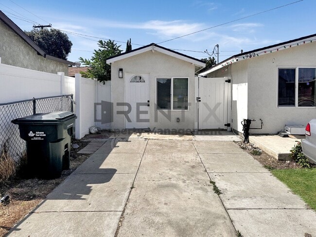 Building Photo - 933-932 E Kingsley Ave