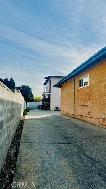 Photo - 826 E Hellman Ave