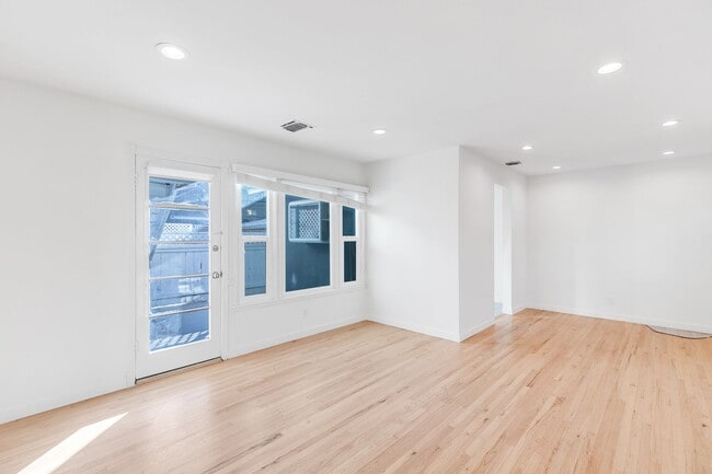 Photo - 12334 Moorpark St Unit 1