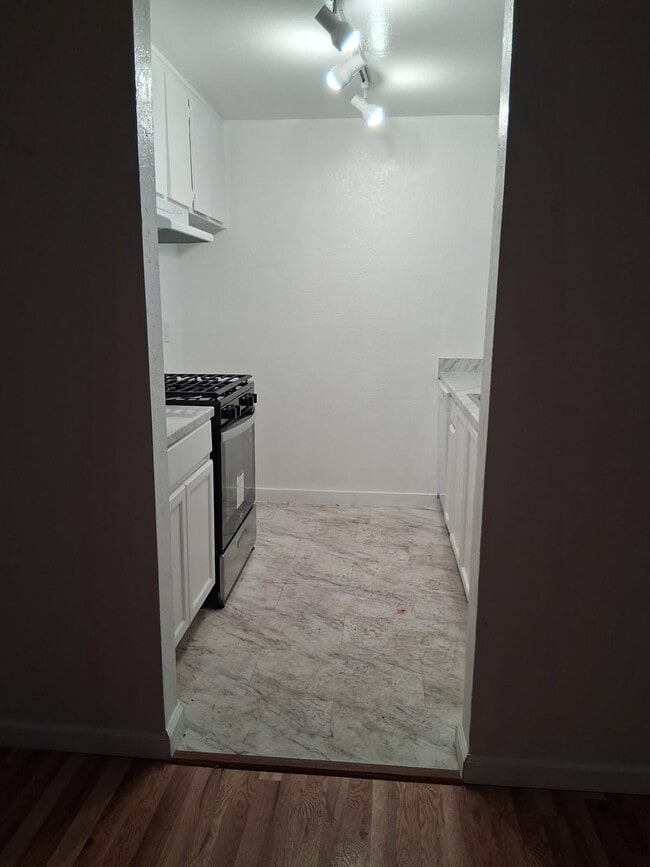 Photo - Tarzana Tennis Club Apartments