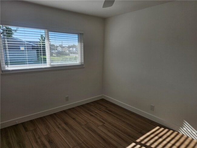 Photo - 10362 Longden St