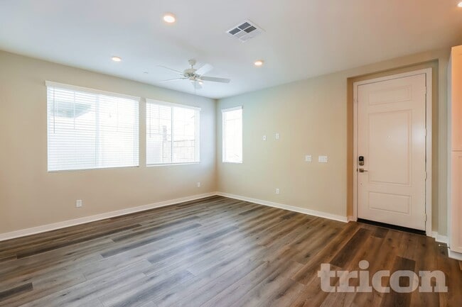 Photo - 28103 Rosetta St