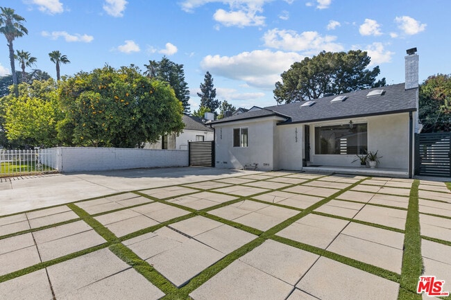 Photo - 15153 La Maida St House