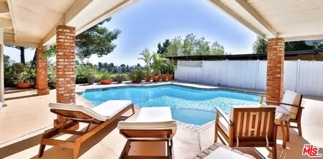 Photo - 2042 Linda Flora Dr House