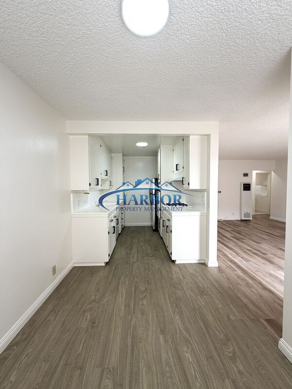 Photo - 213 W Manchester Blvd