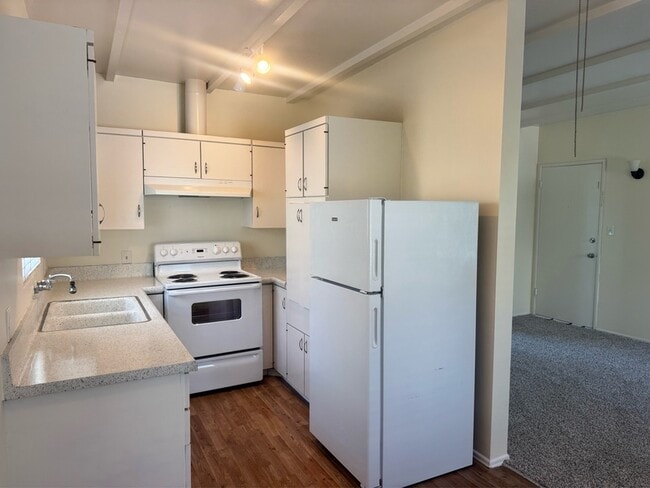 Photo - 4284 Third Ave