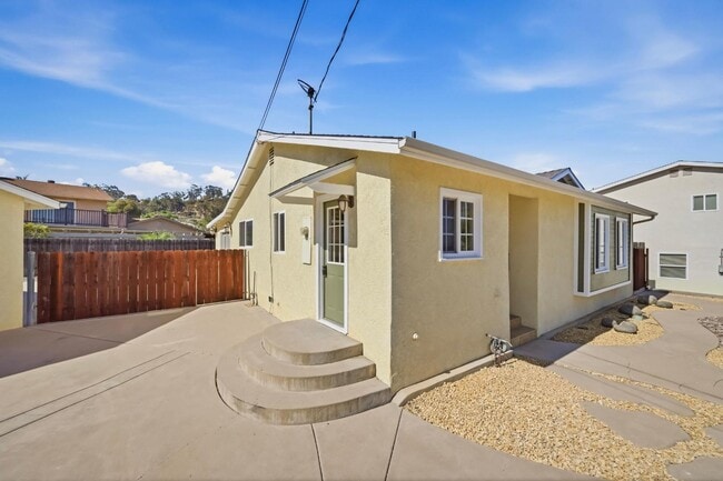 Photo - 1677 Sandos St