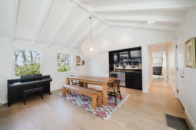 Photo - 531 Rimini Rd