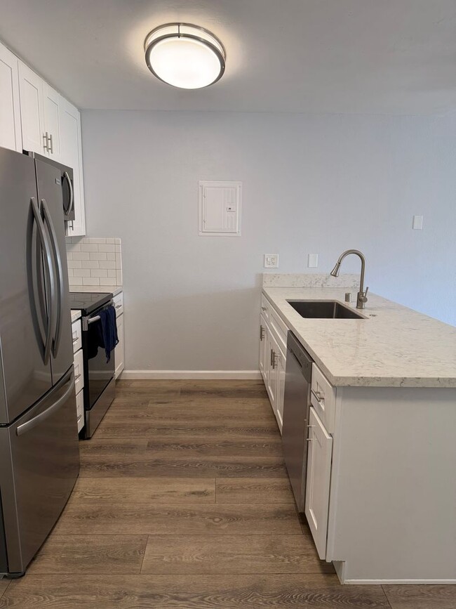 Building Photo - Looking for a cozy new place to call home? This charming 1-bedroom, 1-bath condo might be just th...