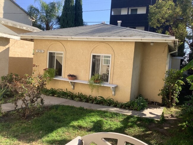 Photo - 5730 1/2 La Mirada Ave Unit Back - Cottage House