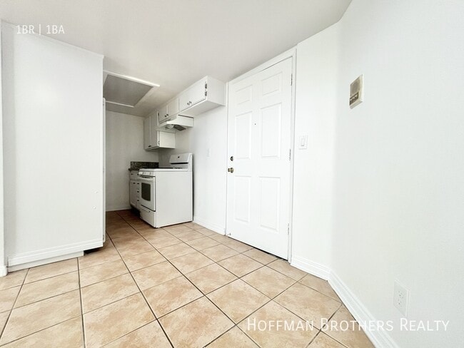 Photo - 5245 Riverton Ave Unit 102