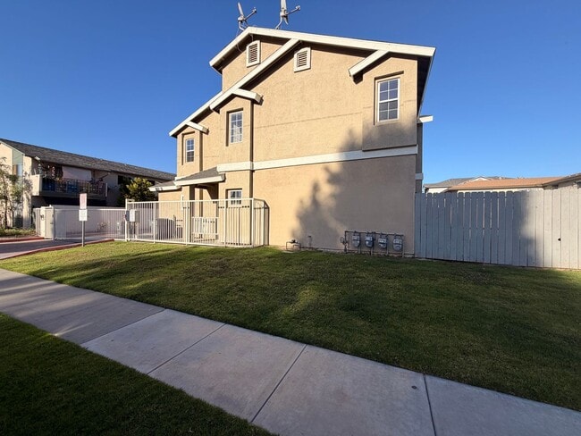 Photo - Spacious 3 bedroom w/ attached 2 Car Garage For Rent!
