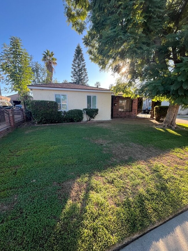 Building Photo - 230 S Murray Ave