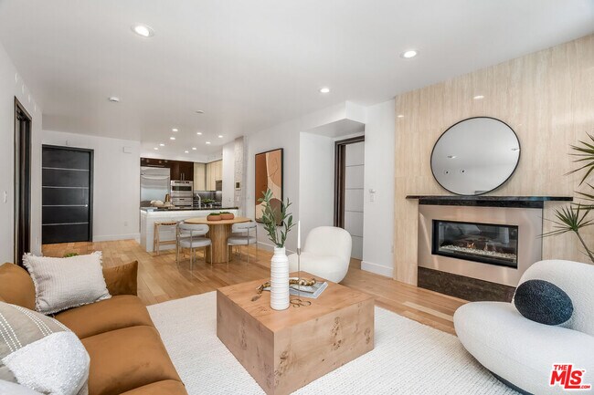 Photo - 1318 S Roxbury Dr Unit 118