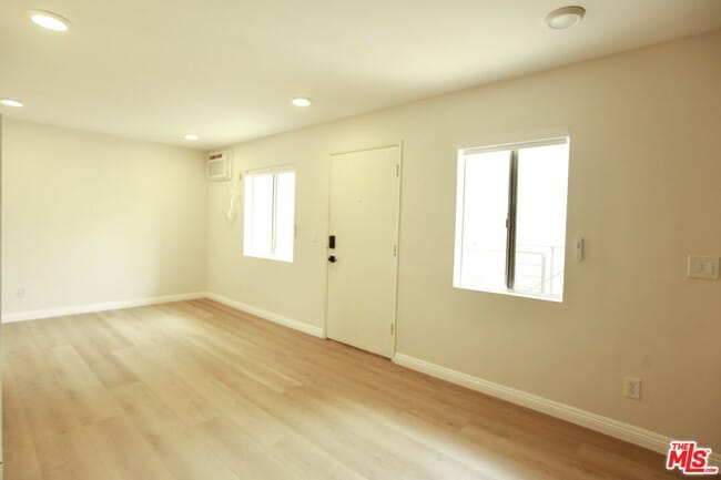 Photo - 833 Orange Grove Ave Unit 3