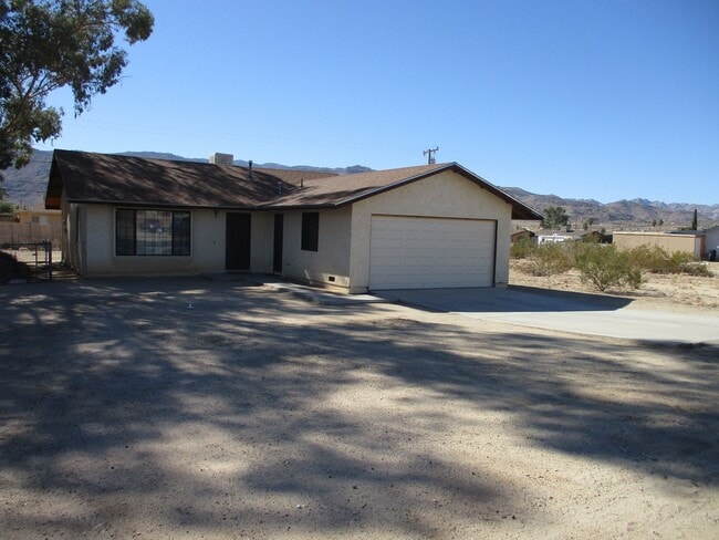 Building Photo - Coming Soon!!! 2 bedroom 1 bath