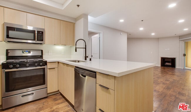 Photo - 7660 Beverly Blvd Unit 256