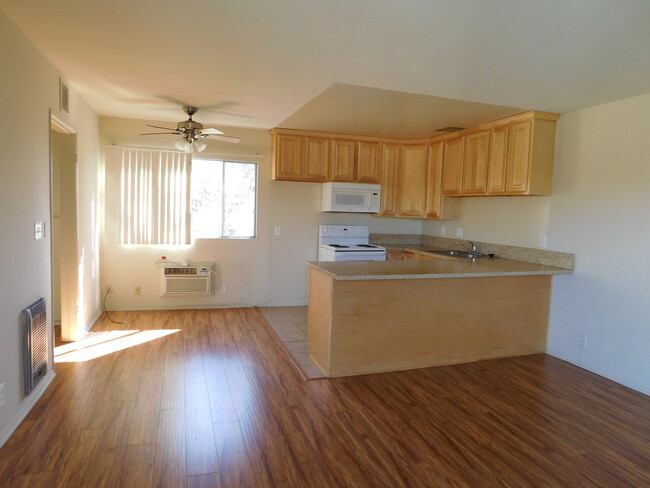Building Photo - 6930 Fulton Ave Unit 6930 #14