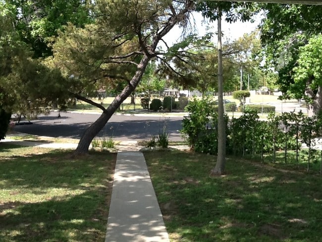 Photo - 9030 Swinton Ave