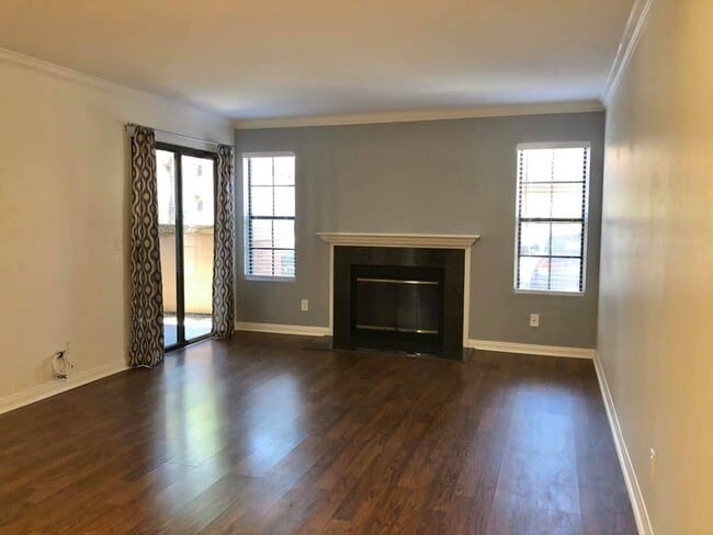 Building Photo - 12035 Alta Carmel Ct Unit 209