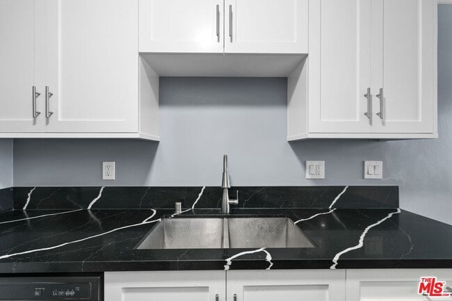 Photo - 1939 Selby Ave Unit 2