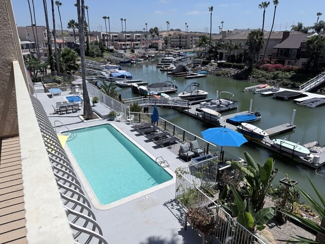 Building Photo - 2 Bedroom, 2 Bath Bristol Cove Condo Unit 8
