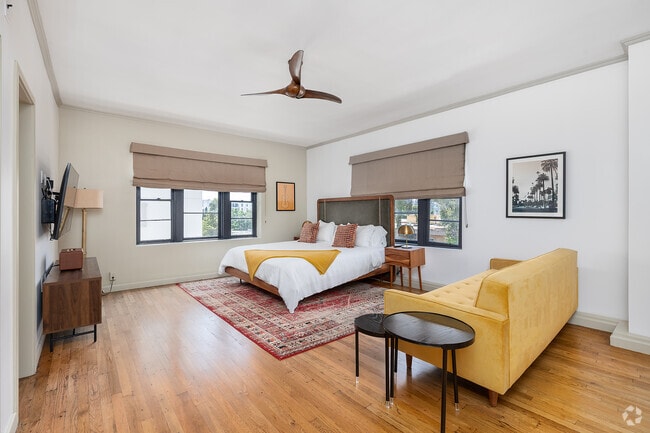 Interior Photo - The Commodore